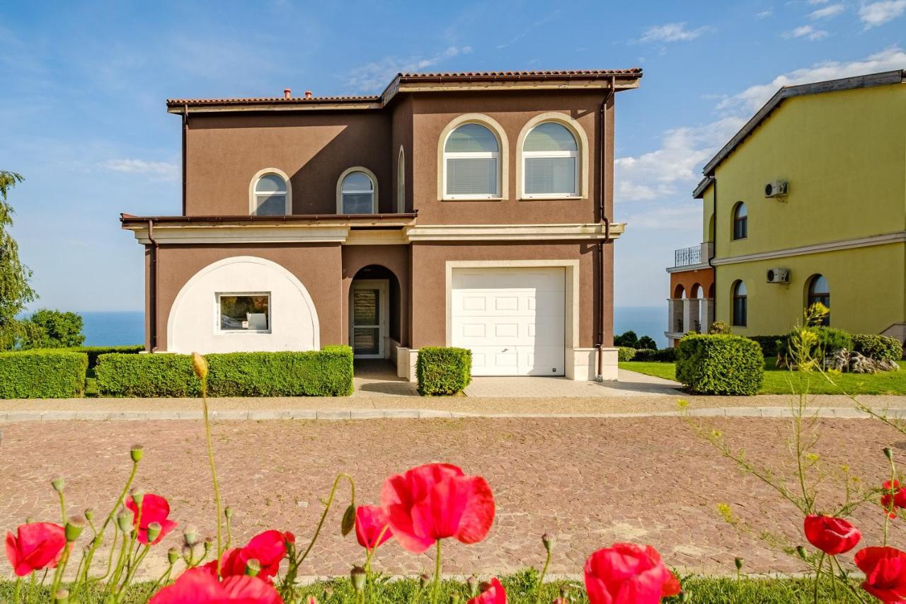 Lighthouse Luxe Estate Apart & Villas บัลชิค ภายนอก รูปภาพ